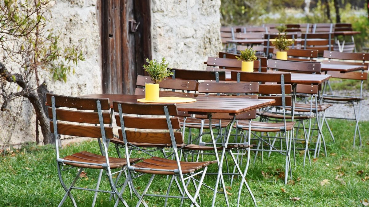 Acheter des chapiteaux pour réussir une réception en plein air