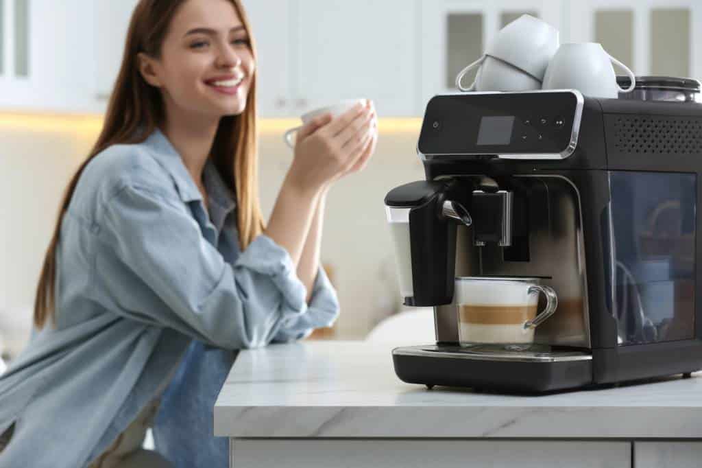 buse vapeur machine café DeLonghi cafetière grains torréfaction boisson latte lait mousse