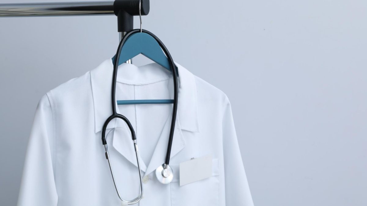 Blouse médicale : ce qu'il faut vérifier avant de commander en ligne