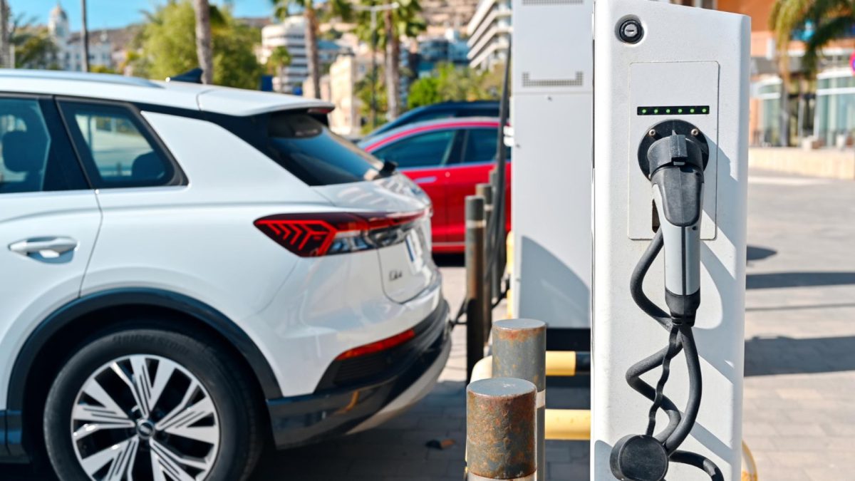 Borne de recharge en parking : les établissements n'ont plus vraiment le choix