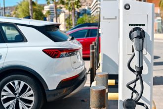 Borne de recharge en parking : les établissements n'ont plus vraiment le choix