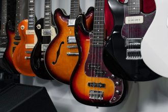 Choisir une basse pour jouer en groupe : les meilleurs conseils pour faire le bon choix