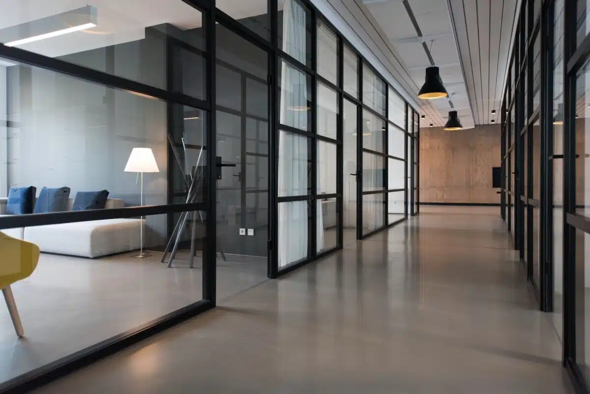 Pourquoi choisir une porte coulissante et conseils d'installation